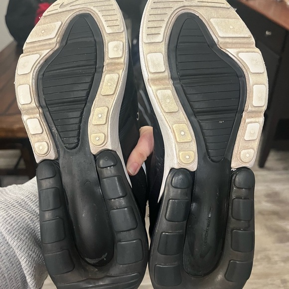 Nike Women’s Air Max 270- good used condition size 9 - Picture 4 of 9